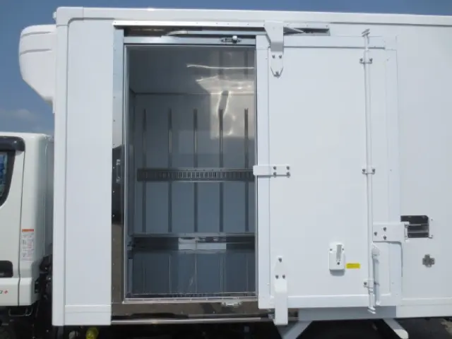 三菱 キャンター 2RG-FBAV0(2WD)の写真11