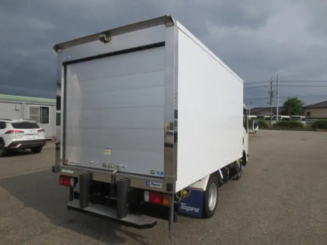 いすゞ エルフ 2RG-NLR88AN(2WD)の写真4
