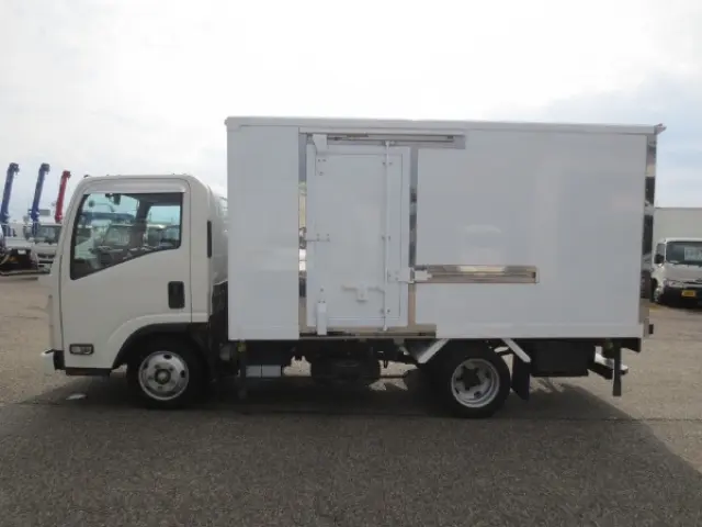 いすゞ エルフ 2RG-NLR88AN(2WD)の写真9