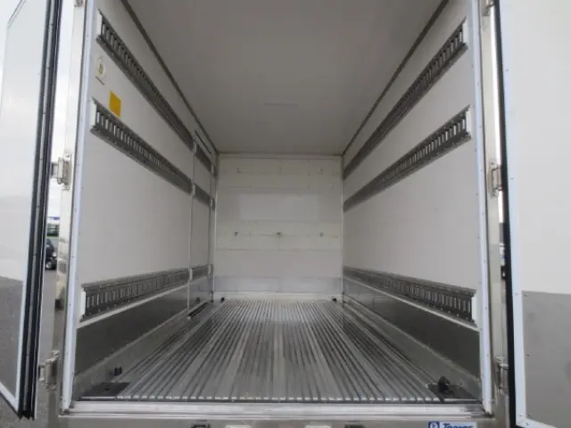 三菱 キャンター 2PG-FEAV0(2WD)の写真10