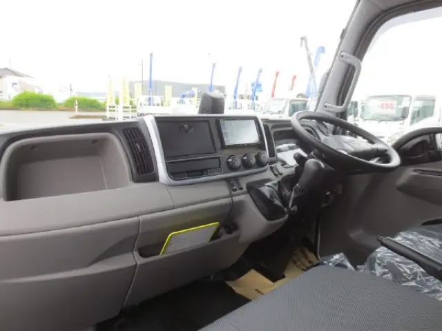 三菱 キャンター 2PG-FEAV0(2WD)の写真15