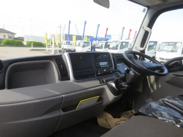 三菱 キャンター TPG-FBA20(2WD)の写真17