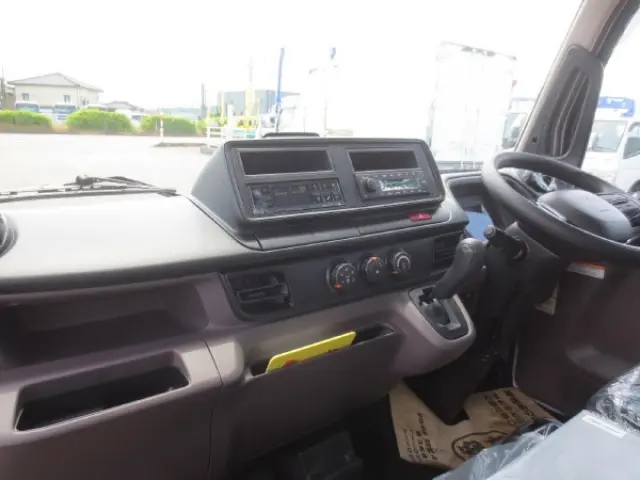 三菱 キャンター 2RG-FBAV0(2WD)の写真17