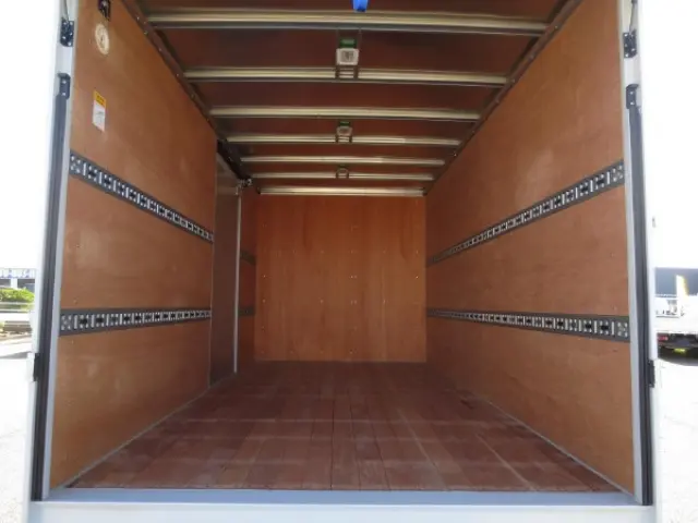 三菱 キャンター 2PG-FEB80(2WD)の写真10