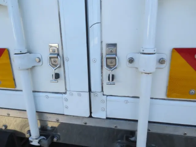 三菱 キャンター 2PG-FEB90(2WD)の写真24