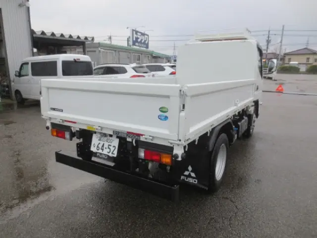 三菱 キャンター 2RG-FBAV0(2WD)の写真4