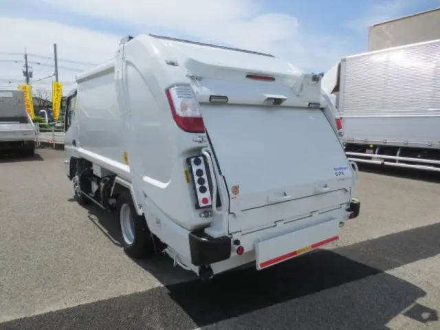 三菱 キャンター 2RG-FEAV0(2WD)の写真5