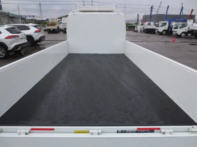 三菱 キャンター 2RG-FBAV0(2WD)の写真10