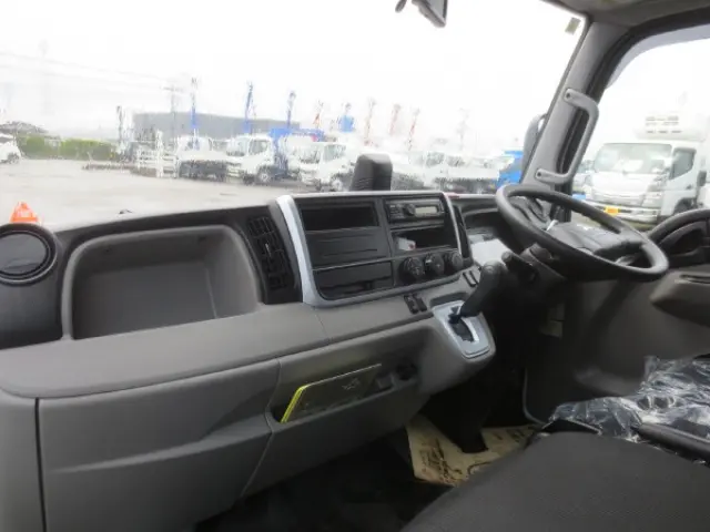 三菱 キャンター 2RG-FBAV0(2WD)の写真13