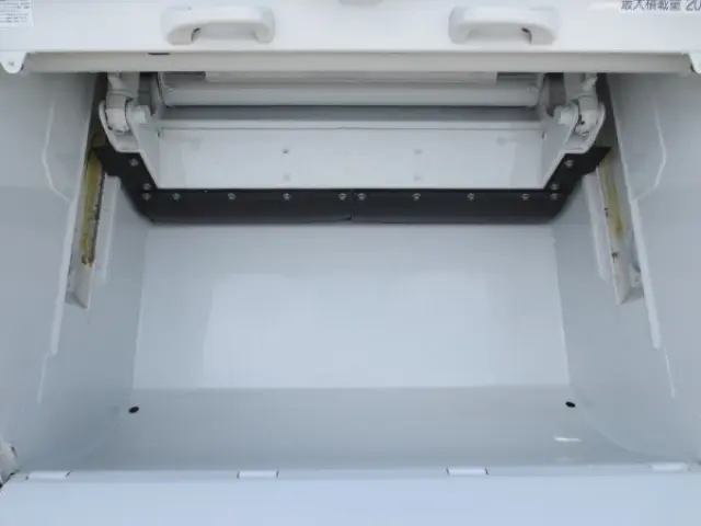 三菱 キャンター 2RG-FEAV0(2WD)の写真13