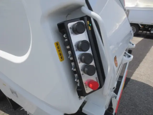 三菱 キャンター 2RG-FEAV0(2WD)の写真17