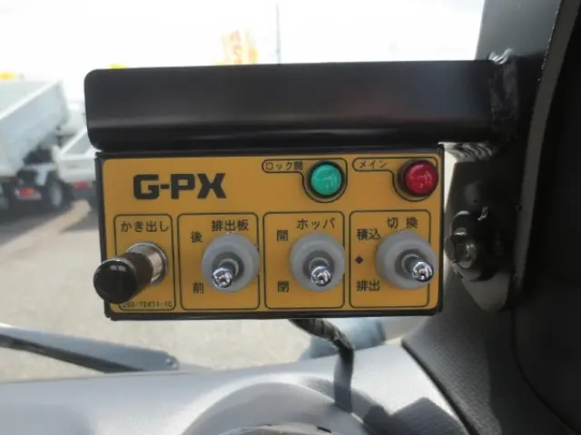 三菱 キャンター 2RG-FEAV0(2WD)の写真18