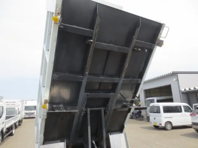 三菱 キャンター 2RG-FBA60(2WD)の写真13