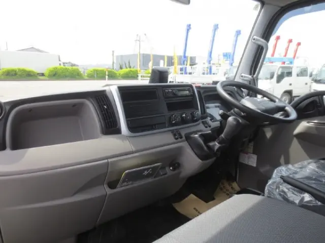 三菱 キャンター 2RG-FBA60(2WD)の写真16