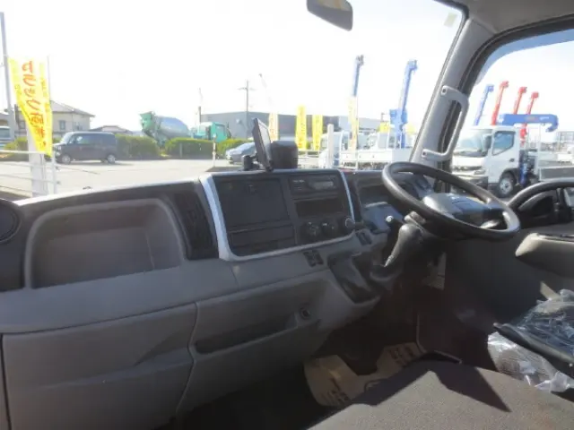 三菱 キャンター 2RG-FEA20(2WD)の写真13
