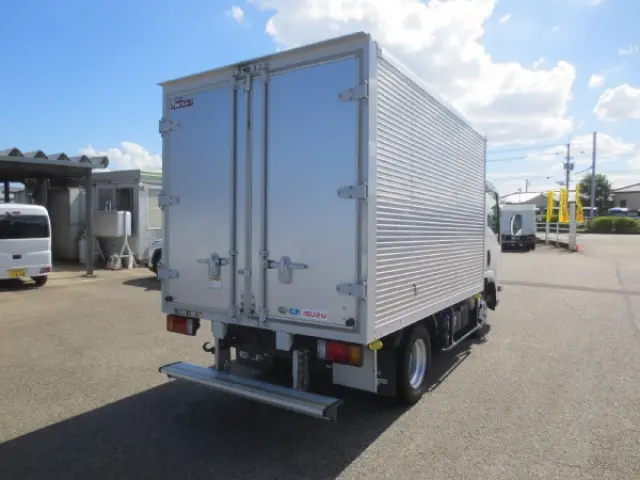いすゞ エルフ 2RG-NLR88AN(2WD)の写真4