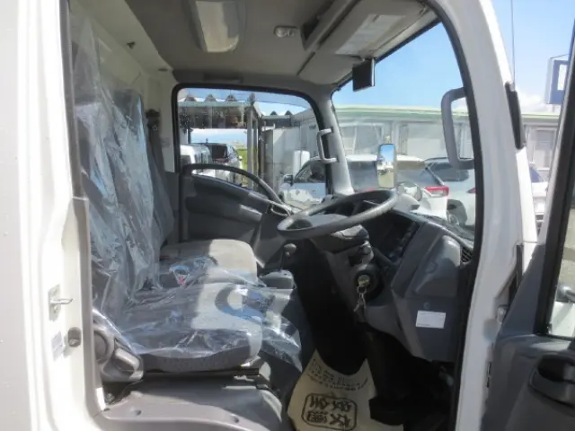 いすゞ エルフ 2RG-NLR88AN(2WD)の写真12