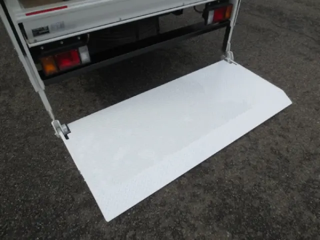 いすゞ エルフ 2RG-NMR88AN(2WD)の写真13