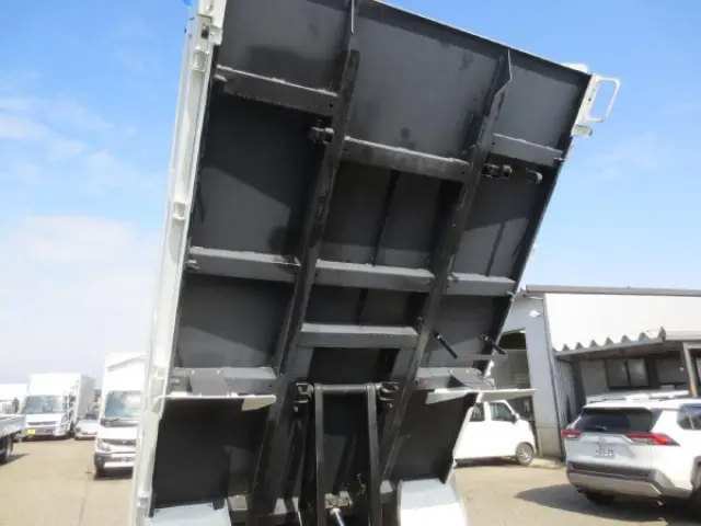 三菱 キャンター 2RG-FBA60(2WD)の写真12