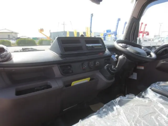 三菱 キャンター 2RG-FBA60(2WD)の写真15