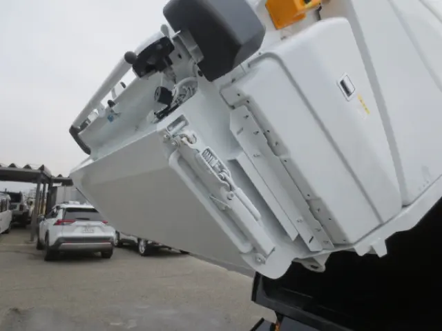 三菱 キャンター 2RG-FEAV0(2WD)の写真16