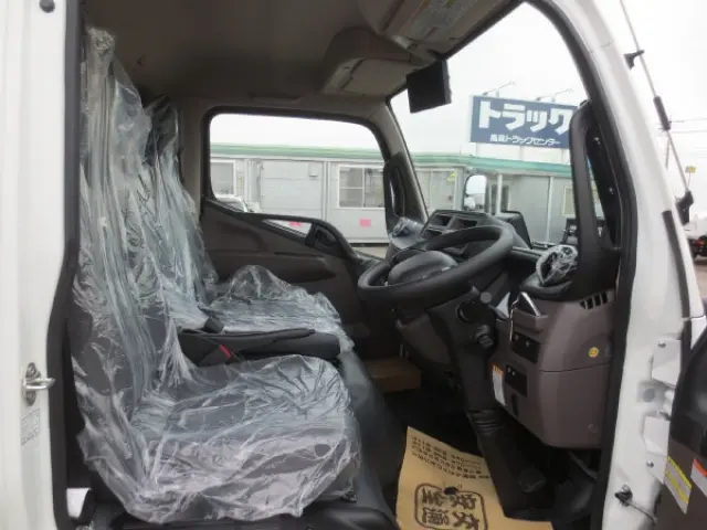 三菱 キャンター 2RG-FEAV0(2WD)の写真20