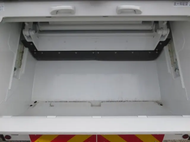 三菱 キャンター 2PG-FEB90(2WD)の写真11