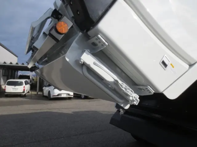 三菱 キャンター 2PG-FEB90(2WD)の写真16