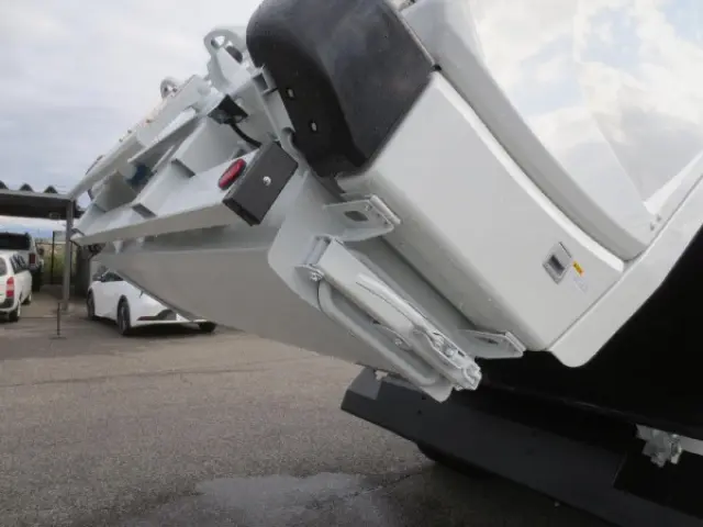 三菱 キャンター 2PG-FEB90(2WD)の写真16