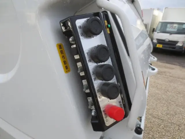 三菱 キャンター 2PG-FEB90(2WD)の写真18