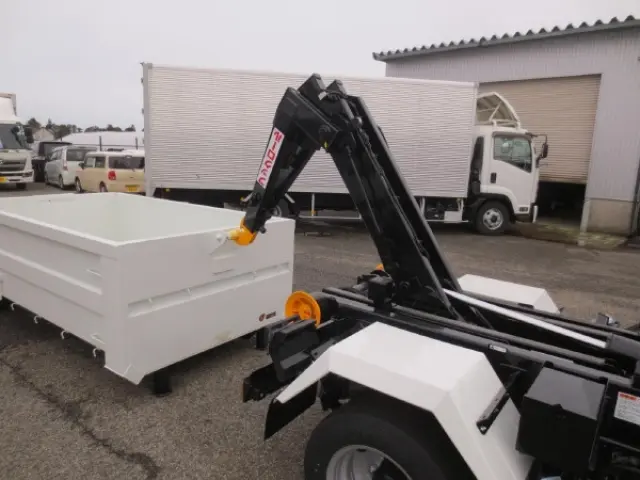 三菱 キャンター 2RG-FBAV0(2WD)の写真11