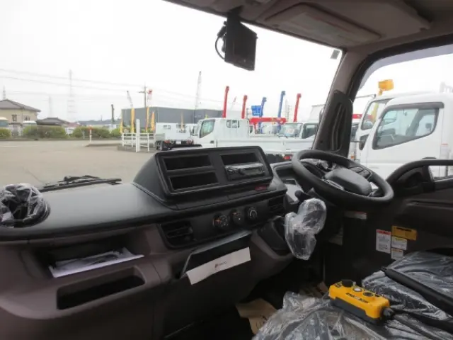 三菱 キャンター 2RG-FBAV0(2WD)の写真19
