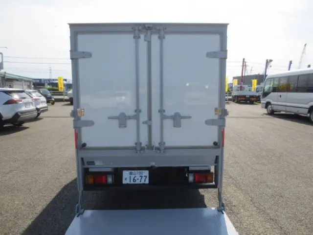 いすゞ エルフ TRG-NHS85AN(2WD)の写真8