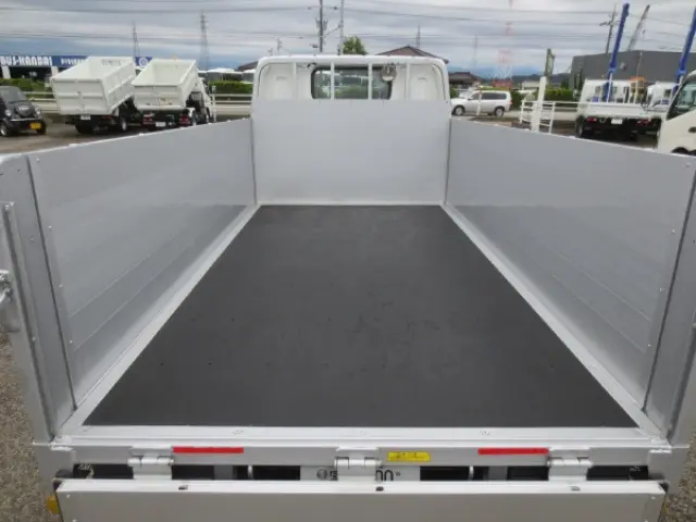 三菱 キャンター 2RG-FBA20(2WD)の写真10