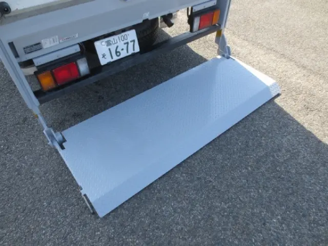 いすゞ エルフ TRG-NHS85AN(2WD)の写真13