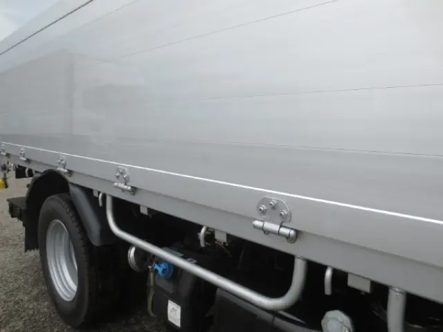 三菱 キャンター 2RG-FBA20(2WD)の写真18