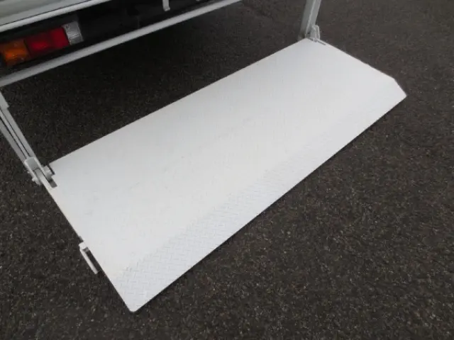 三菱 キャンター 2PG-FEB50(2WD)の写真11