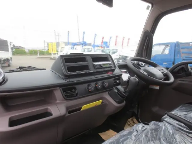 三菱 キャンター 2RG-FEAV0(2WD)の写真13