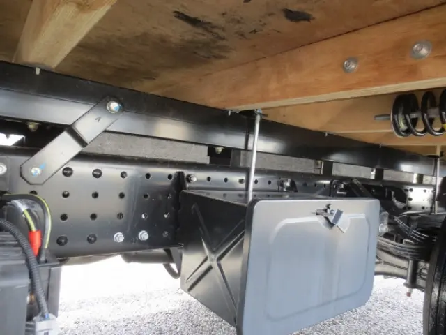 三菱 キャンター 2PG-FEB80(2WD)の写真13