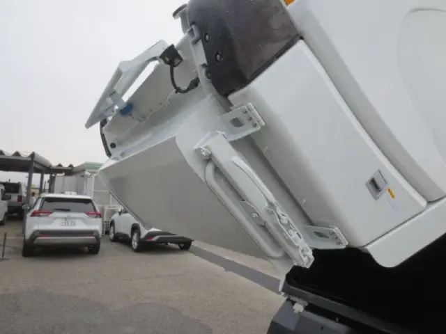 三菱 キャンター 2RG-FEAV0(2WD)の写真16