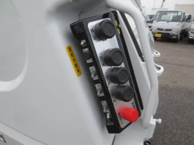 三菱 キャンター 2RG-FEAV0(2WD)の写真17