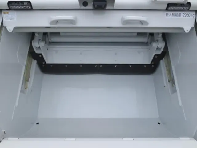 三菱 キャンター 2PG-FEA80(2WD)の写真13