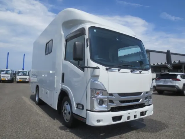 いすゞ エルフ 2RG-NMR88N(2WD)の写真2