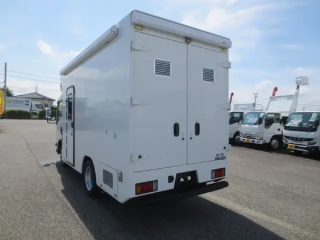 いすゞ エルフ 2RG-NMR88N(2WD)の写真5