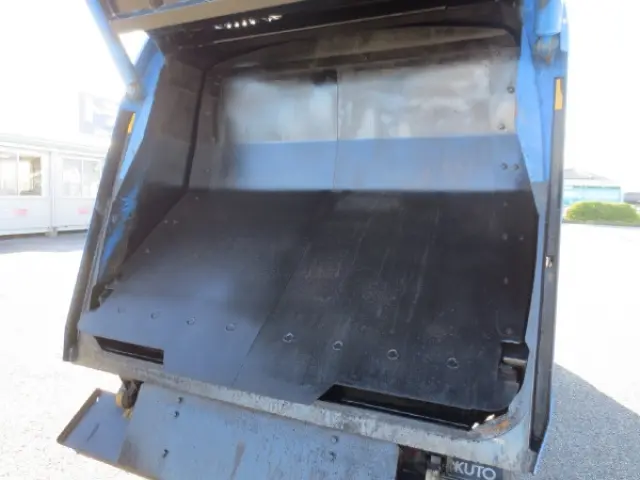 三菱 キャンター 2RG-FEAV0(2WD)の写真11