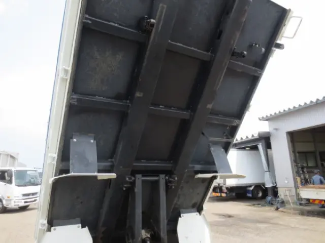 三菱 キャンター 2RG-FBA60(2WD)の写真12
