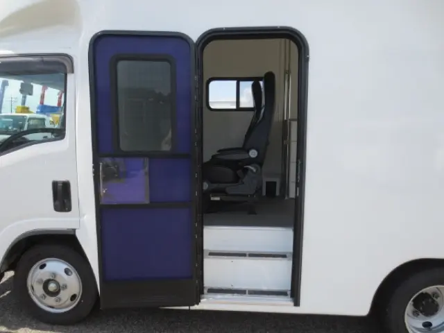いすゞ エルフ 2RG-NMR88N(2WD)の写真15