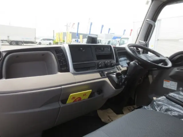 三菱 キャンター 2RG-FBA60(2WD)の写真15
