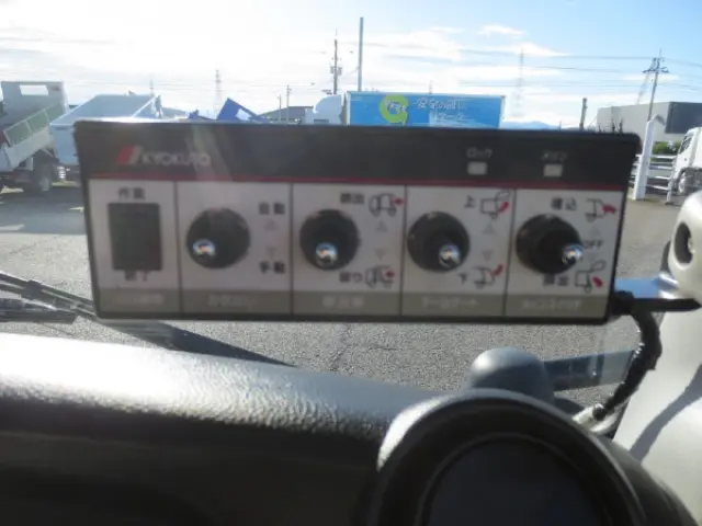 三菱 キャンター 2RG-FEAV0(2WD)の写真18