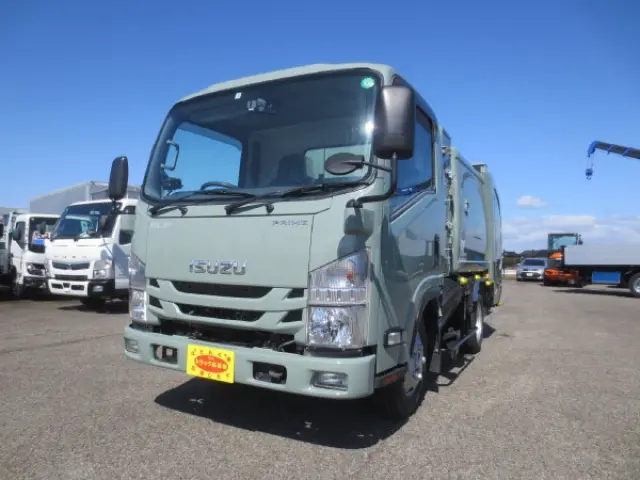 いすゞ エルフ TPG-NMR85AN(2WD)の写真1